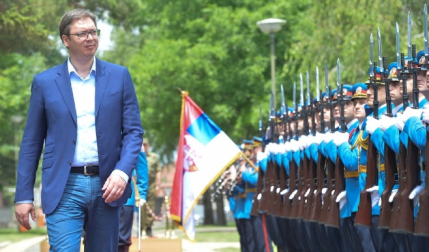 Vrijeme za priču o Ustavu i KiM