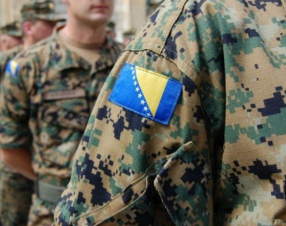 Više kandidata: Mladi bi u vojsku