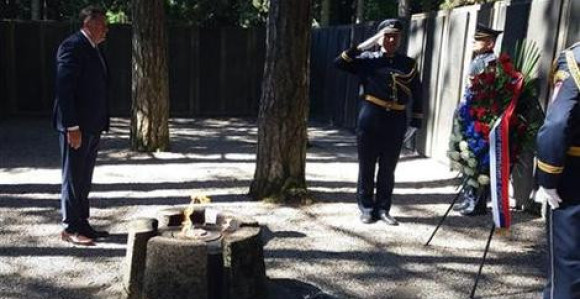 Položeni vijenci na Kozari 