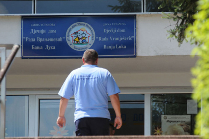 Najavljuje tužbu zbog otkaza