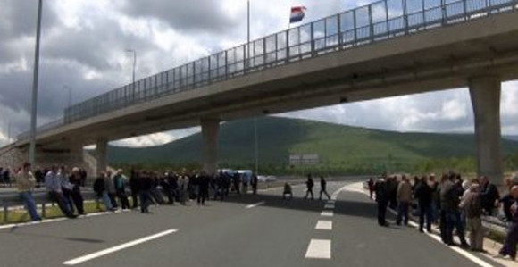 Borci blokirali prelaz Bijača