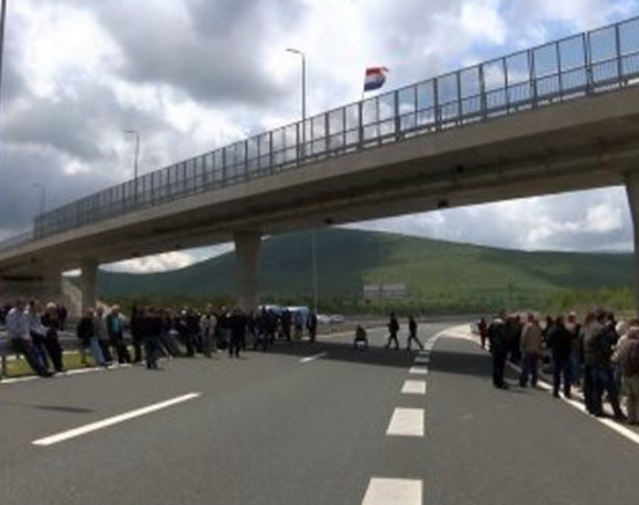 Borci blokirali prelaz Bijača