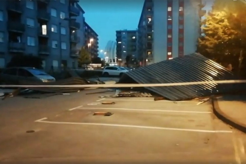 Zagreb: Vjetar nosio krovove