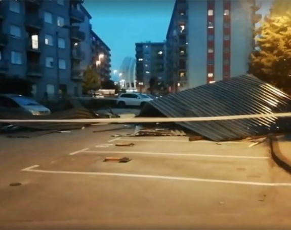 Zagreb: Vjetar nosio krovove