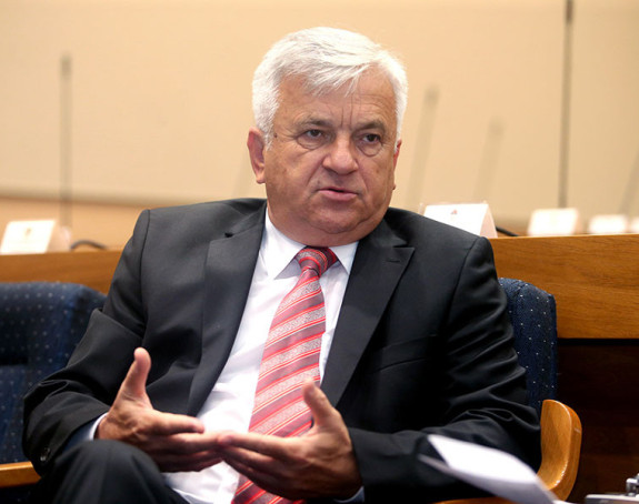 Osladilo mu se: Radi bez pauze!