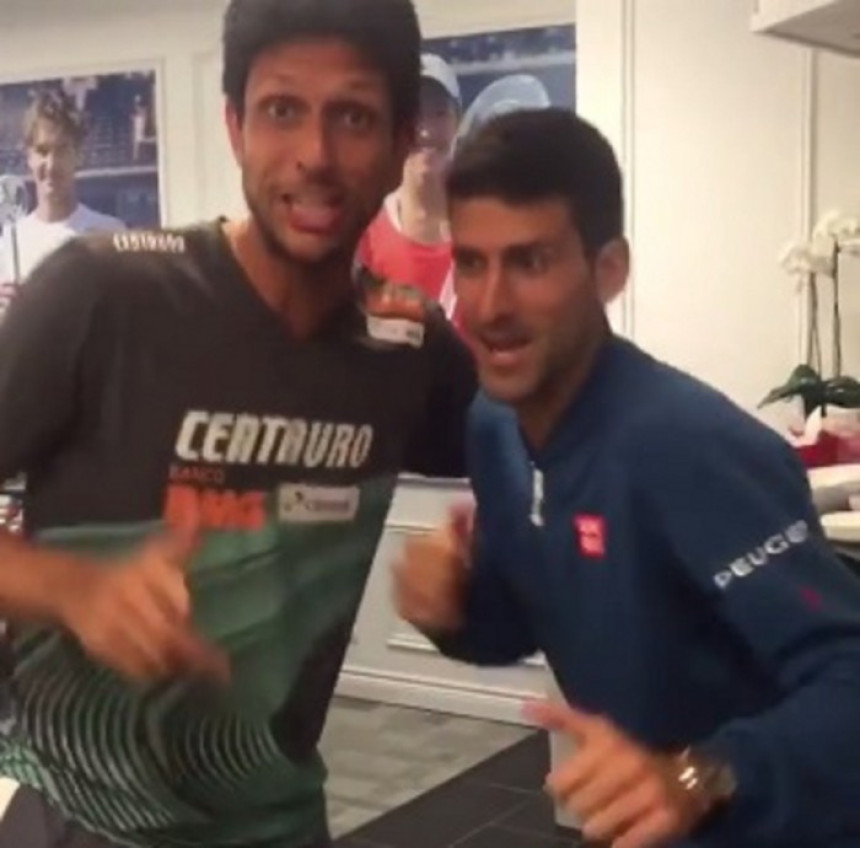 Video: Novak sa domaćinom đuska pred start Igara!