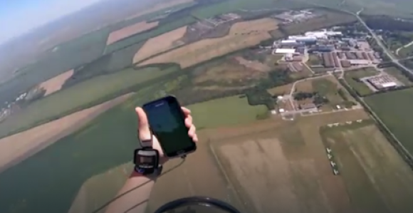 Skočio padobranom i jurio pokemone