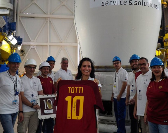 Video: Roma lansirala Totijev dres u svemir!