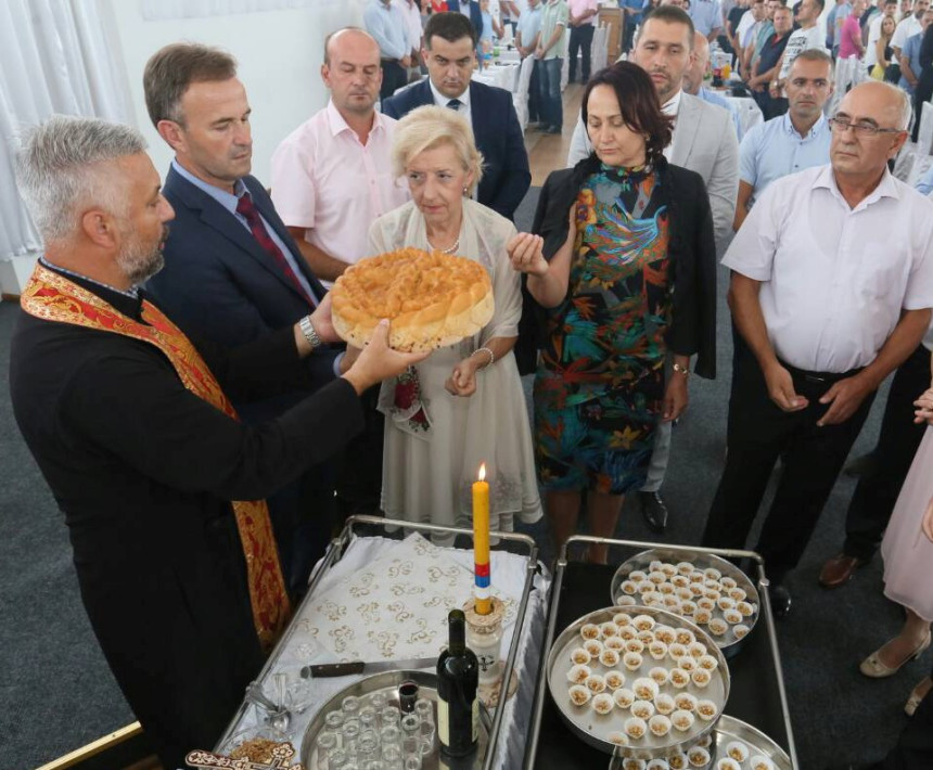 Slavska trpeza i milionski dugovi