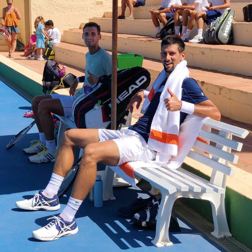 Novak ima dilemu - da je zadrži ili ne?