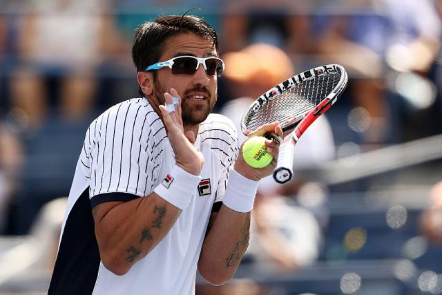 US open: Kiša, prekid, katastrofa sudije...Janko ispustio 2-0 i ispao! Ostade samo Nole - ispali i Viktor i Jelena!