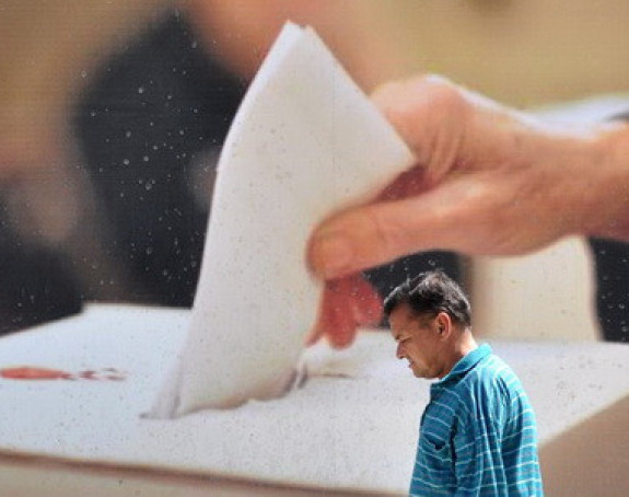 Stižu prva obećanje, incidenti i odustajanja