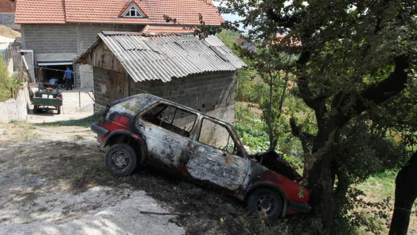 Зеница: Шумару запаљен ауто