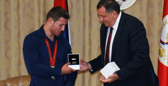 Kad svijet padne pod noge Srbina...!
