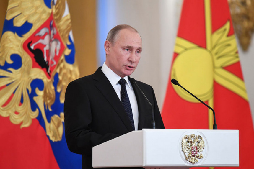 Peskov: Putin nije prijetio Porošenku