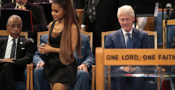 Klinton mjerkao Arijanu Grande