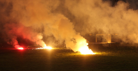 PL BiH: U Zenici baklje, topovski udari, "bonus" patika..!