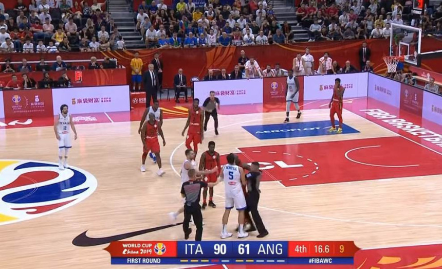 Video: Angolac htio da bije Đentilea - udario ga glavom!