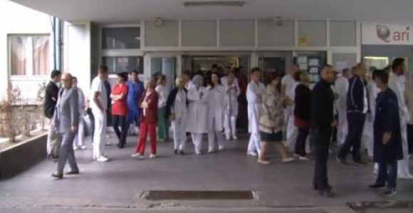 Medicinari u SA obustavili rad zbog niskih plata  