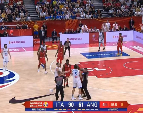 Video: Angolac htio da bije Đentilea - udario ga glavom!