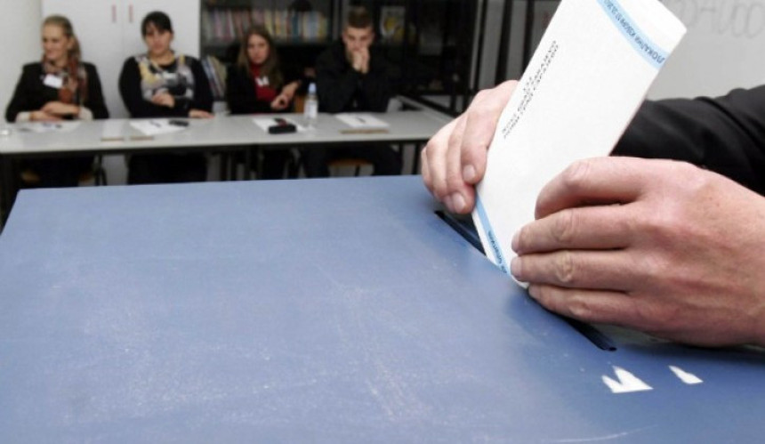 Glasanje završeno, prvi rezultati u 21 čas