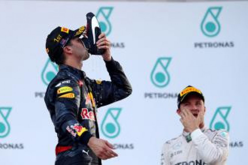 F1: Hamilton odustao, Rikardo slavio u Maleziji!