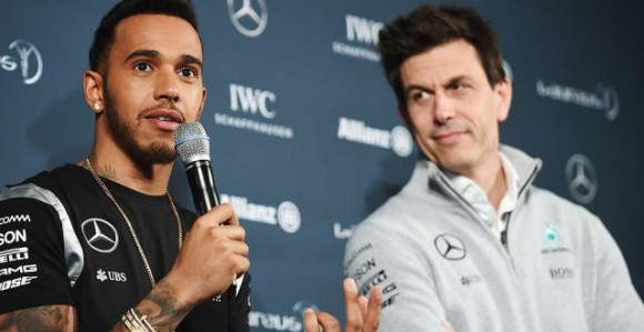 F1: U Mercedesu sastančili, Hamilton spustio loptu...