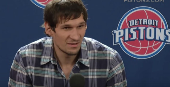 Njega voli čitav Detroit! Bobi ukrao šou u svlačionici Pistonsa!