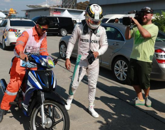 Video - Hamilton: Neko ne želi da osvojim titulu!