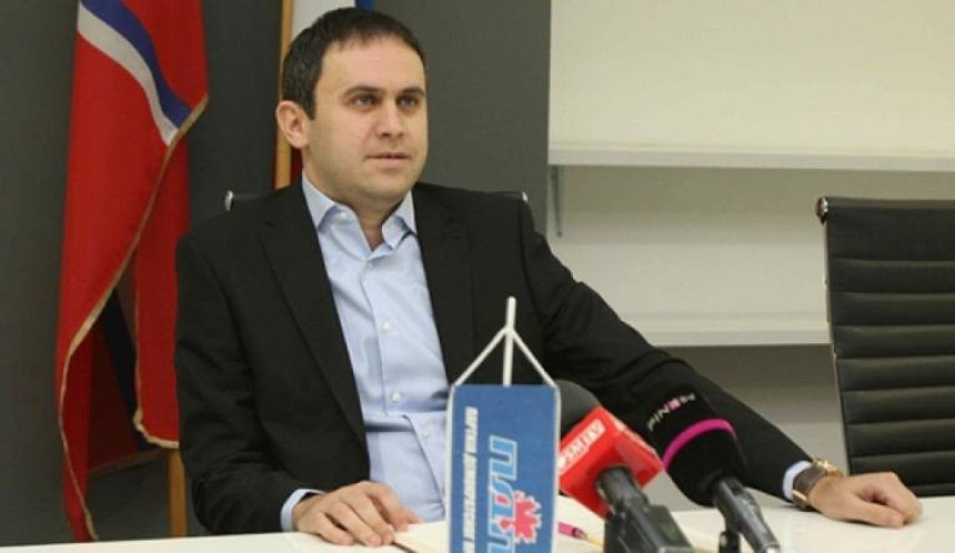 “Opozicija brani institucije RS“