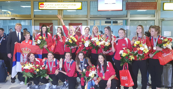 Doček zlatnih odbojkašica