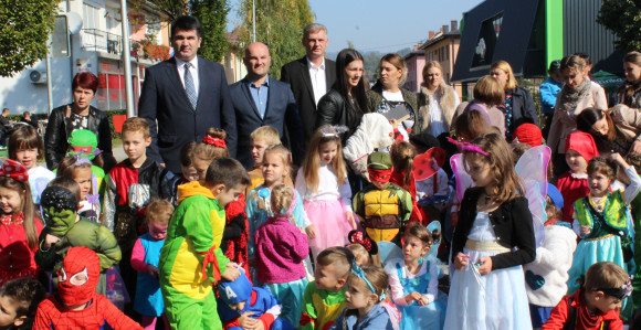 Dječiji maskenbal u Loparama