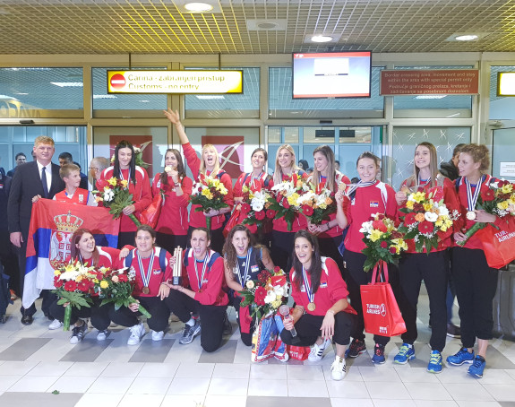 Doček zlatnih odbojkašica