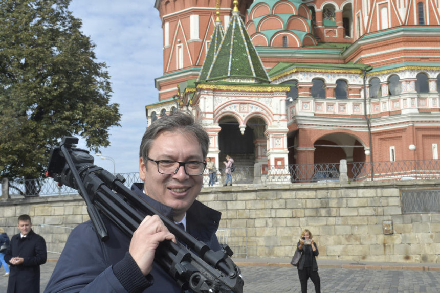 Vučić novinarima pritekao u pomoć
