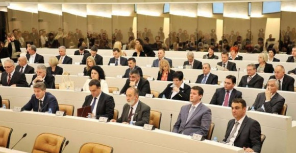 Upoznajte klub vječitih poslanika