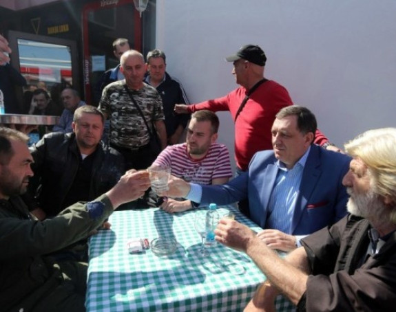 Rakija sa Dodikom obična predstava