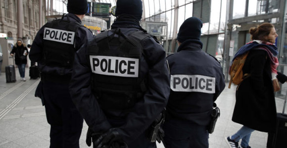 И полицајци у протесној шетњи у Француској 