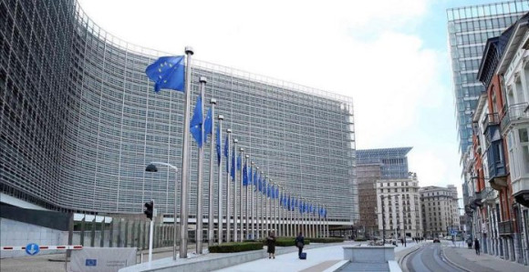 Мушкарац покушао да се запали испред сједишта ЕУ