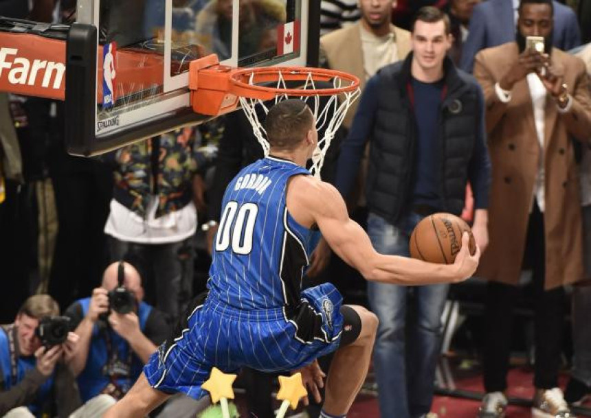 Video - NBA Top 10: 360° Arona Gordona!