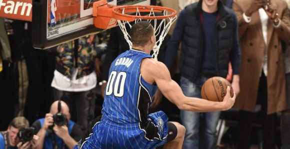 Video - NBA Top 10: 360° Arona Gordona!