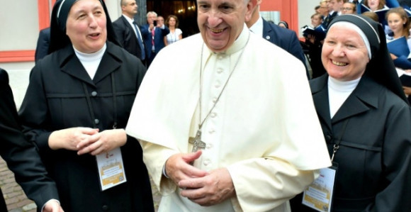 Papa protiv da žene budu sveštenice