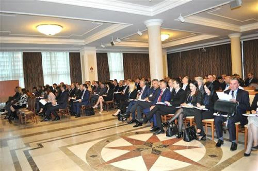 Маћехински однос Владе Српске