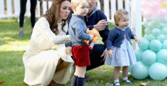 Kejt Midlton nosi dvije djevojčice!
