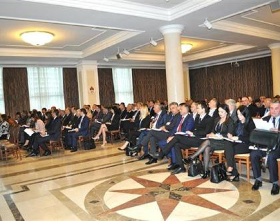 Маћехински однос Владе Српске