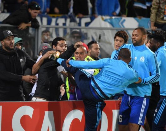 Video: Patris Evra - luđi od Kantone!