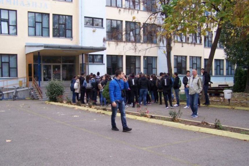 Učenici brane čast profesora