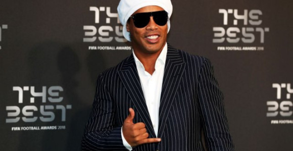 Ronaldinju oduzet pasoš zbog duga!