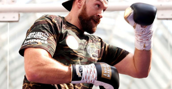 Tajson Fjuri boksuje i troluje!