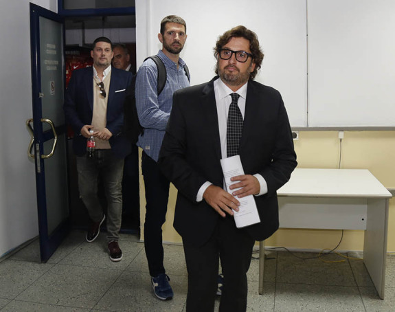 Trinkijeri citirao Čerčila: Kad si u paklu, samo hodaj!