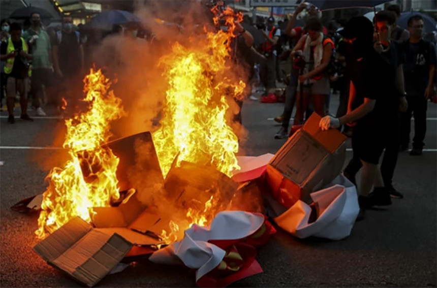 Хонгконг: Жестоки сукоби полиције и демонстраната